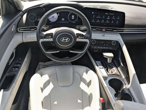 Used 2025 Hyundai Elantra Limited FWD image 31