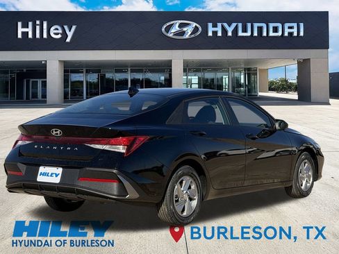 New 2026 Hyundai Elantra SE image 4