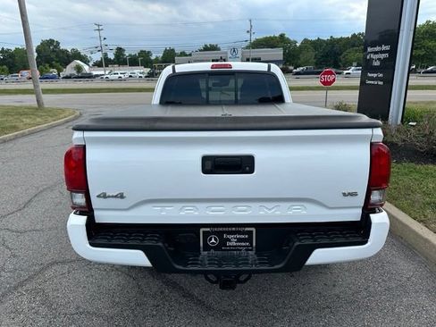 Used 2022 Toyota Tacoma SR5 AWD/4WD image 4