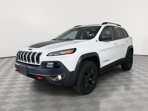 Used 2017 Jeep Cherokee Trailhawk w/ Comfort/Convenience Group AWD/4WD image 3