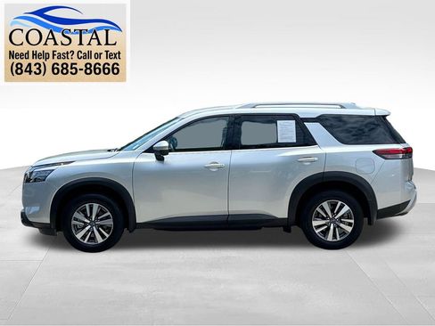 Used 2025 Nissan Pathfinder SL FWD image 15