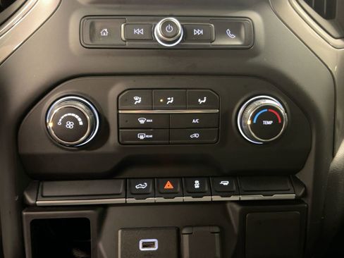 Used 2019 Chevrolet Silverado 1500 Custom w/ Custom Value Package image 17