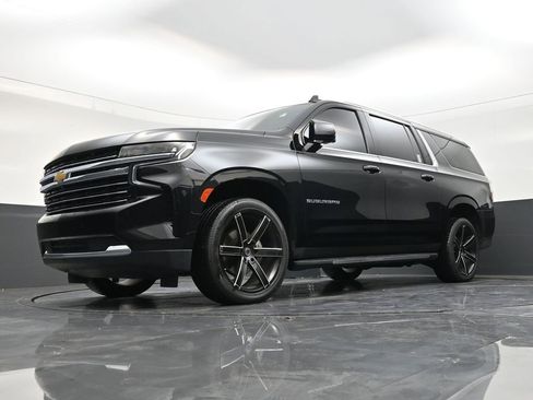 Used 2023 Chevrolet Suburban LT w/ LT Signature Package image 20