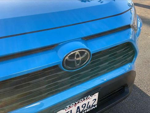 Used 2021 Toyota RAV4 LE image 27