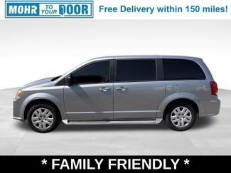 Used 2018 Dodge Grand Caravan SE w/ UConnect Hands-Free Group FWD video 2
