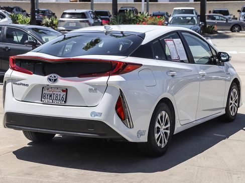 Certified 2022 Toyota Prius Prime XLE FWD image 6