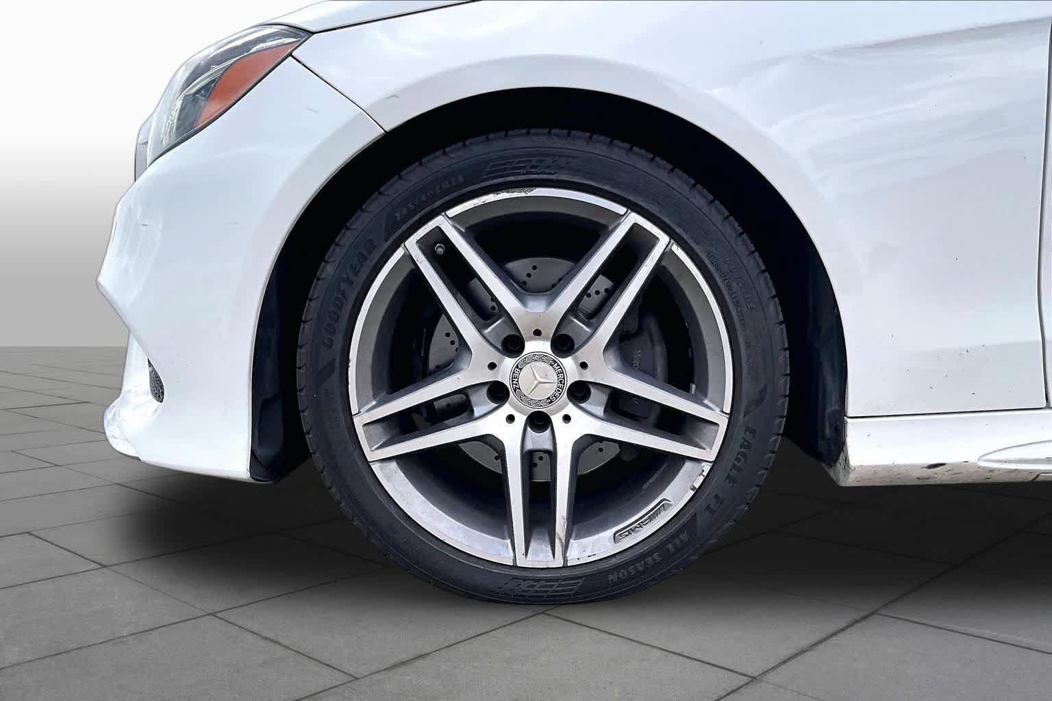 Used 2015 Mercedes-Benz E 400 4MATIC Sedan image 10