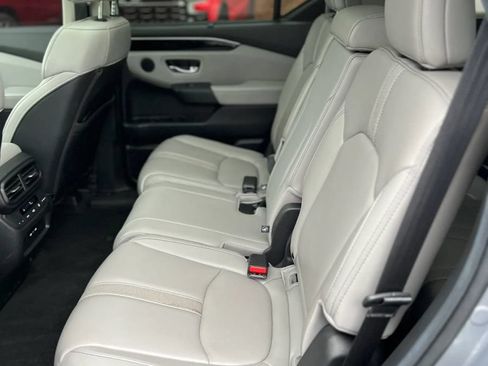 Used 2025 Honda Pilot Touring image 12