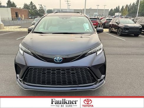 Used 2025 Toyota Sienna XSE w/ XSE Plus Package AWD/4WD image 20