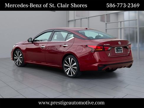 Used 2020 Nissan Altima 2.0 Platinum FWD image 3