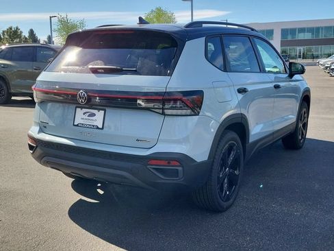 Used 2026 Volkswagen Taos SE AWD/4WD image 8