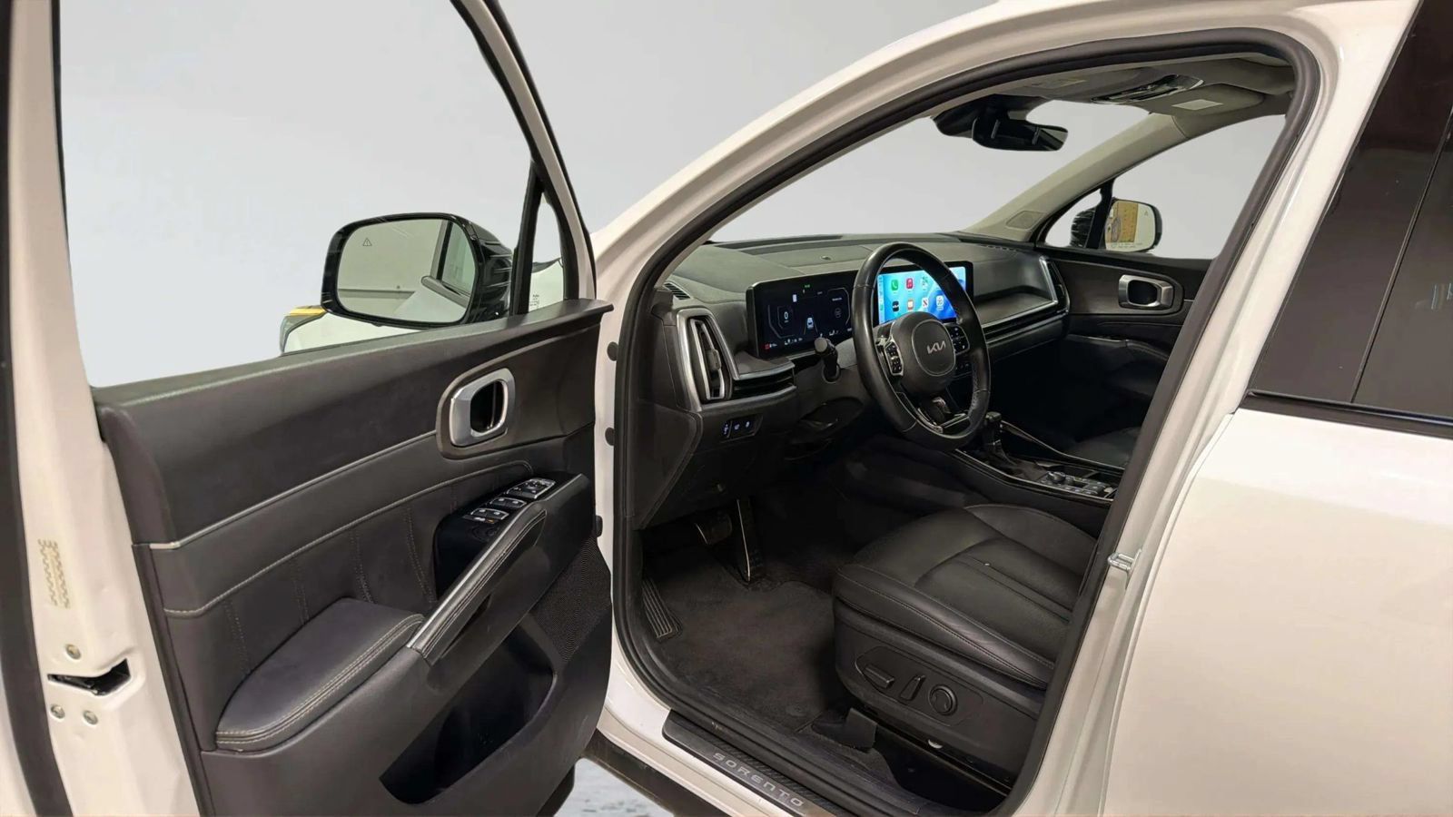 Used 2025 Kia Sorento SX AWD/4WD image 28