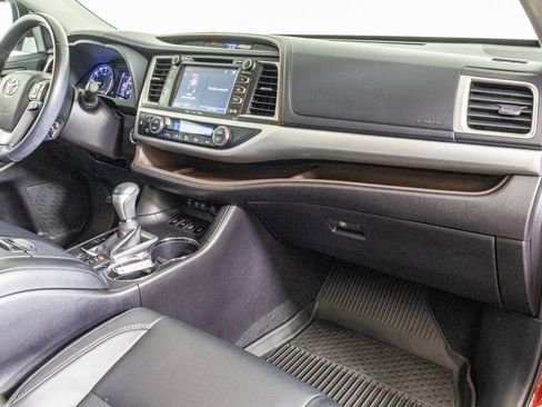 Used 2017 Toyota Highlander XLE AWD/4WD image 49
