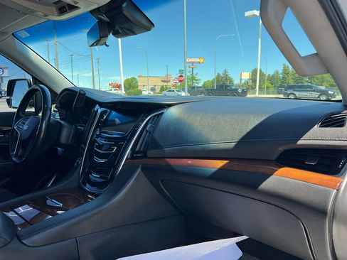 Certified 2019 Cadillac Escalade ESV Luxury AWD/4WD image 26