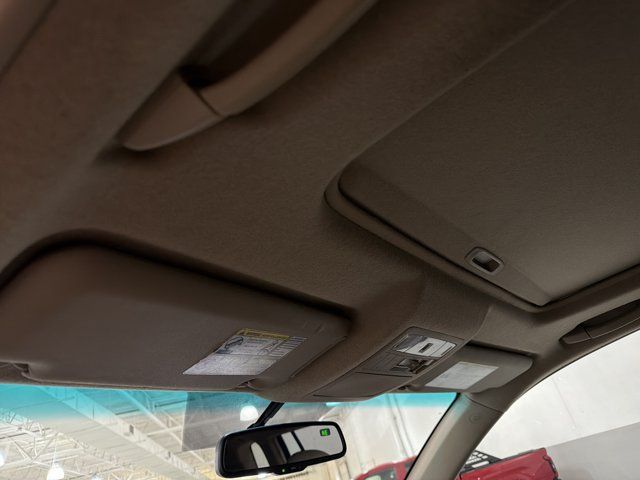 Used 2011 Toyota Highlander SE w/ Tow Pkg AWD/4WD image 10