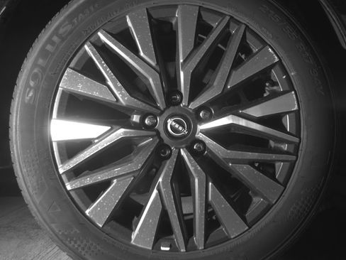 Used 2025 Nissan Altima 2.5 SV FWD image 15