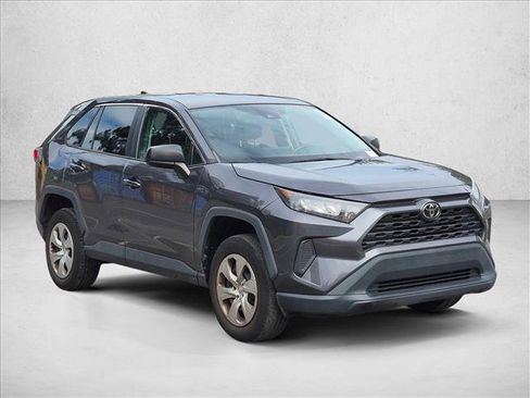 Used 2022 Toyota RAV4 LE FWD image 3