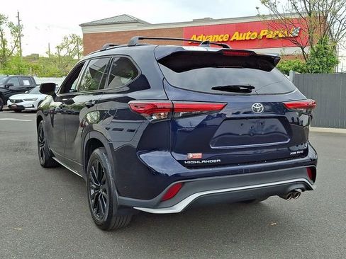 Used 2023 Toyota Highlander XSE AWD/4WD image 4