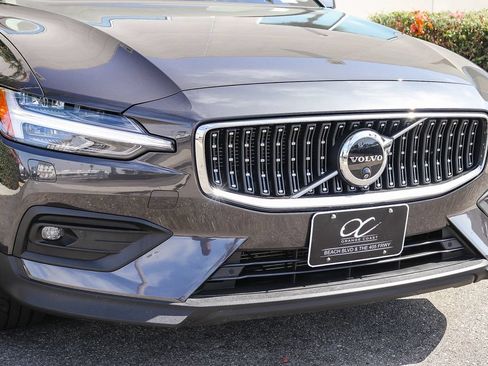 Used 2025 Volvo V60 B5 Cross Country Plus AWD/4WD image 5