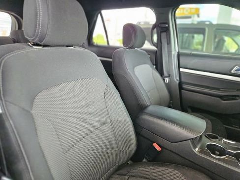 Used 2017 Ford Explorer XLT FWD image 13