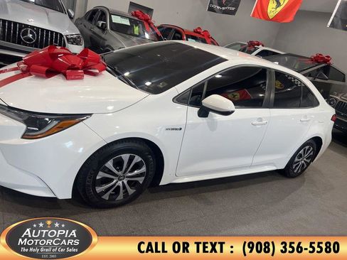 Used 2021 Toyota Corolla LE FWD image 3