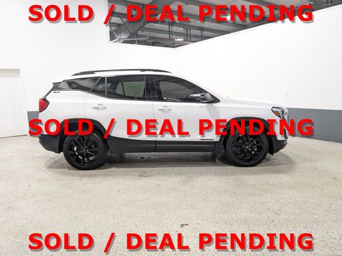 Used 2020 GMC Terrain SLE w/ Driver Convenience Package image 2