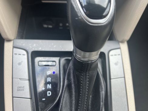 Used 2018 Hyundai Elantra Value Edition FWD image 14