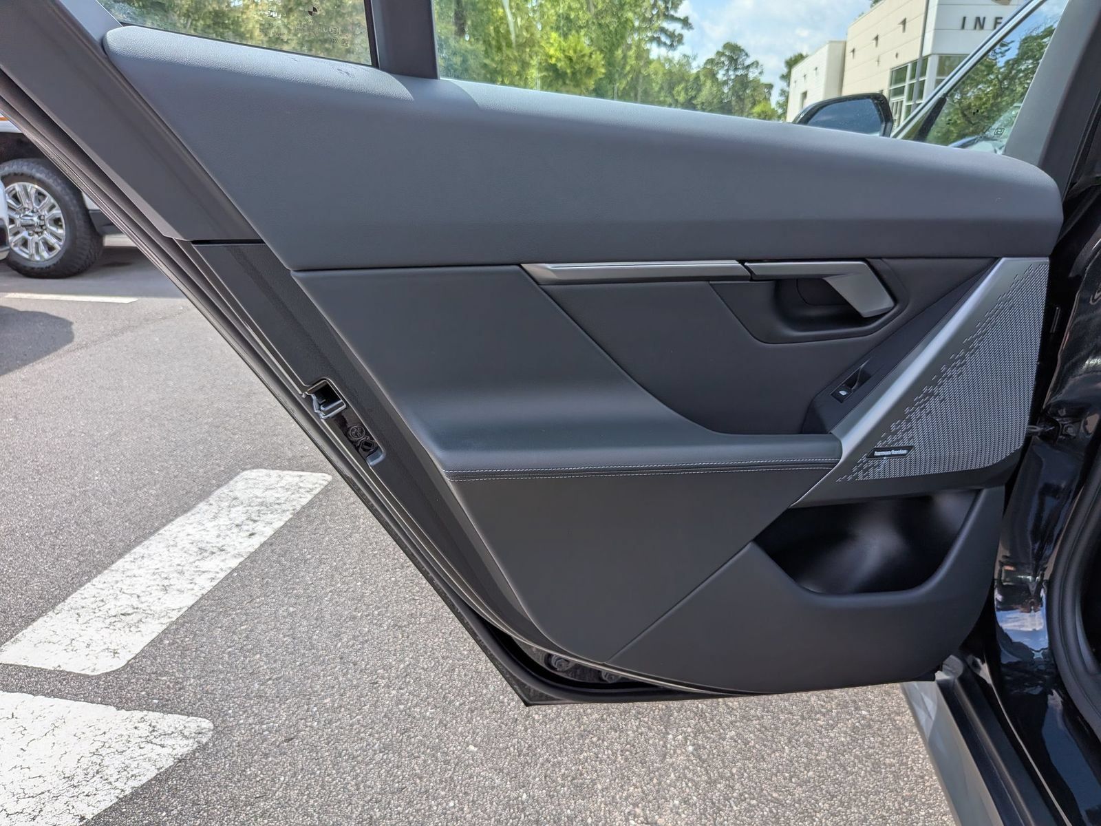 Used 2025 BMW i5 eDrive40i RWD image 28