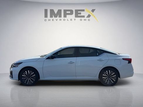 Used 2025 Nissan Altima 2.5 SV FWD image 2
