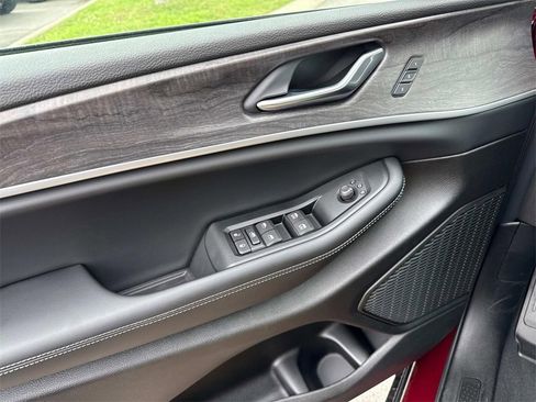 New 2025 Jeep Grand Cherokee Limited w/ Black Appearance Package image 16