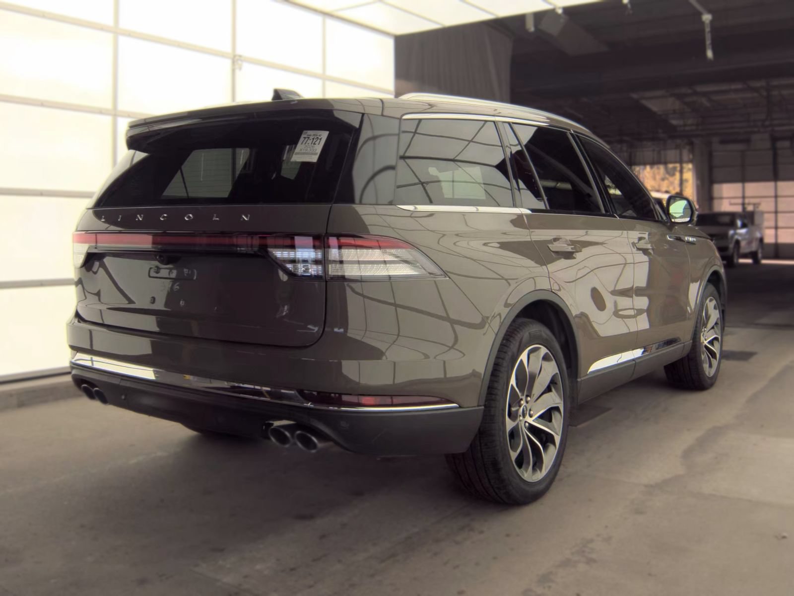 Used 2026 Lincoln Aviator Reserve AWD/4WD image 8