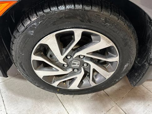 Used 2018 Honda Civic EX image 10