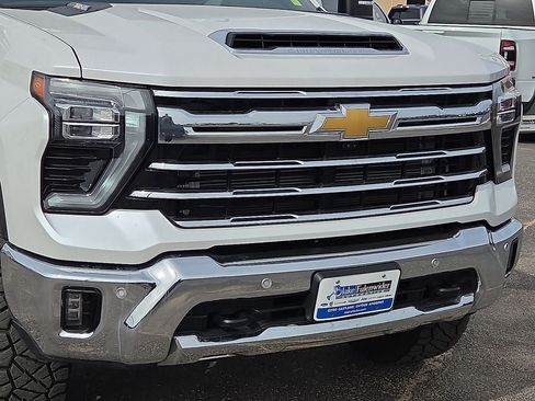 Used 2024 Chevrolet Silverado 2500 LTZ w/ LTZ Premium Package AWD/4WD image 9