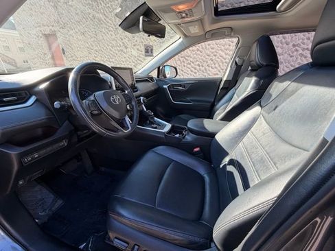 Used 2019 Toyota RAV4 Limited image 22