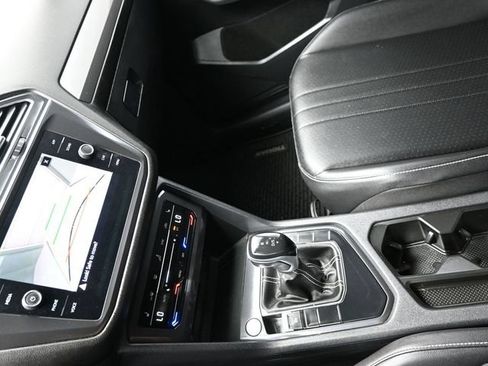 Used 2022 Volkswagen Tiguan SE FWD image 22