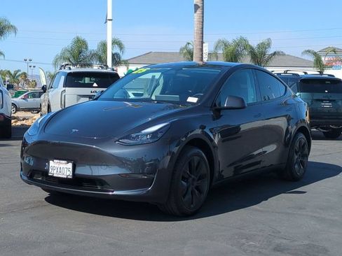 Used 2025 Tesla Model Y Long Range RWD image 7