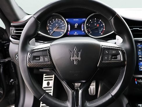 Used 2018 Maserati Quattroporte S Q4 AWD/4WD image 28