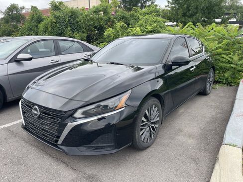 Used 2023 Nissan Altima 2.5 SV FWD image 3