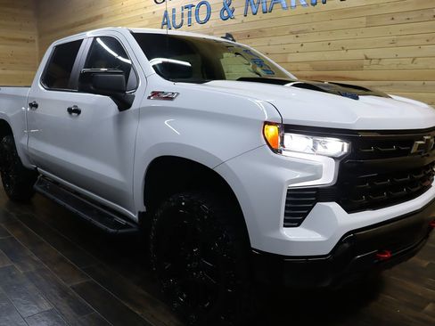 Used 2024 Chevrolet Silverado 1500 LT Trail Boss w/ Convenience Package II image 2