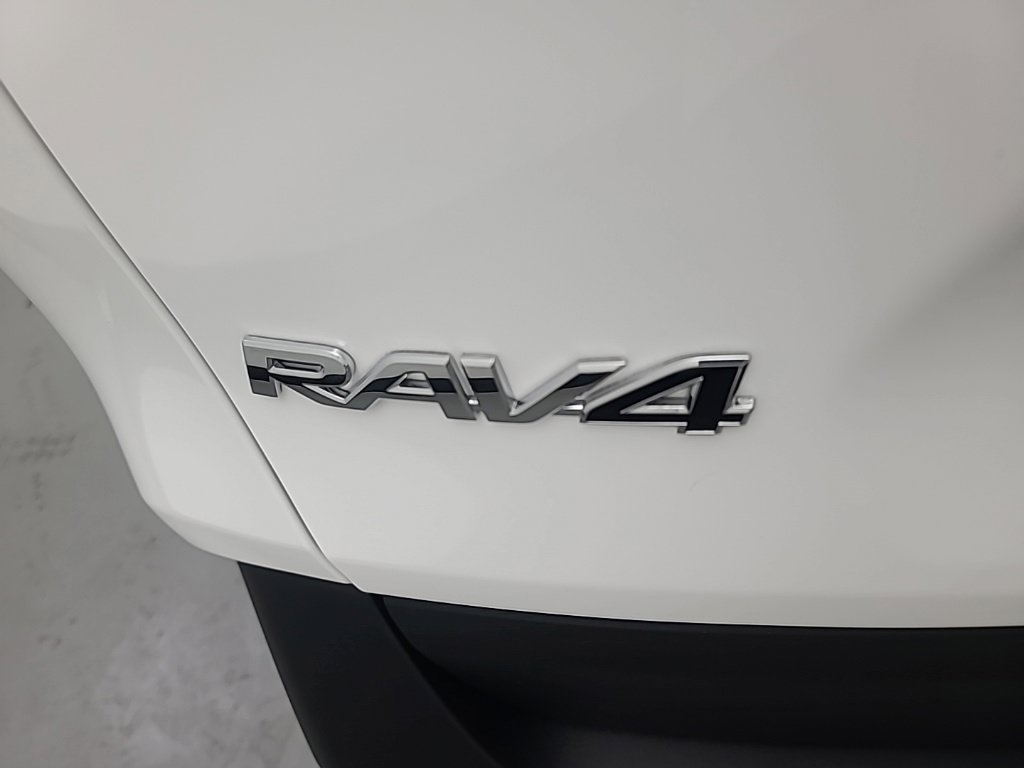 Used 2025 Toyota RAV4 LE AWD/4WD image 12