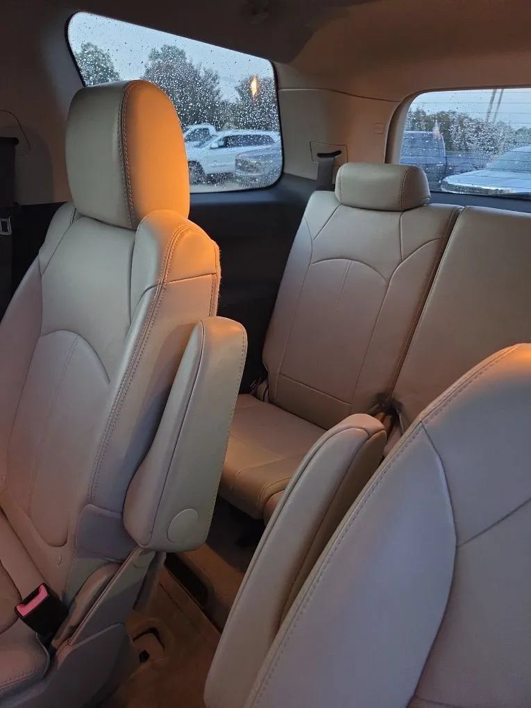 Used 2012 GMC Acadia SLT w/ LPO, 'HIT The Road' Package FWD image 18