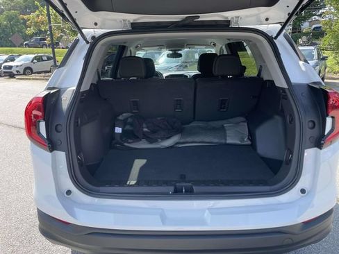 Used 2024 GMC Terrain SLE FWD image 13