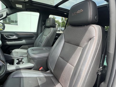 Used 2022 Chevrolet Tahoe High Country w/ Premium Package AWD/4WD image 16