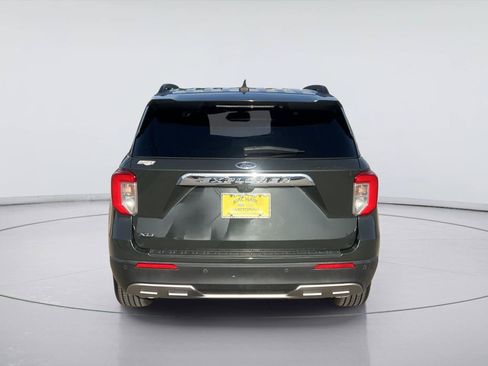 Used 2022 Ford Explorer XLT w/ Equipment Group 202A RWD image 4