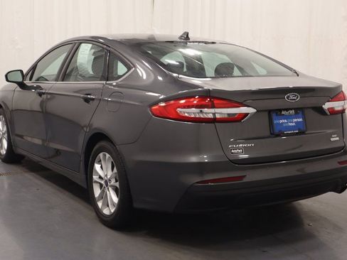 Used 2019 Ford Fusion SE FWD image 8
