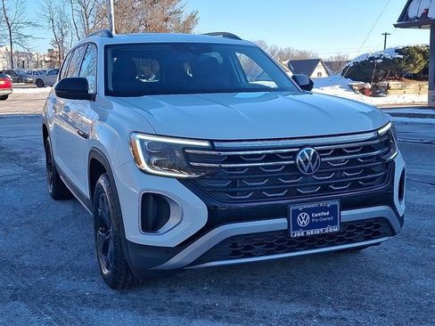 Used 2025 Volkswagen Atlas Peak Edition SE image 2
