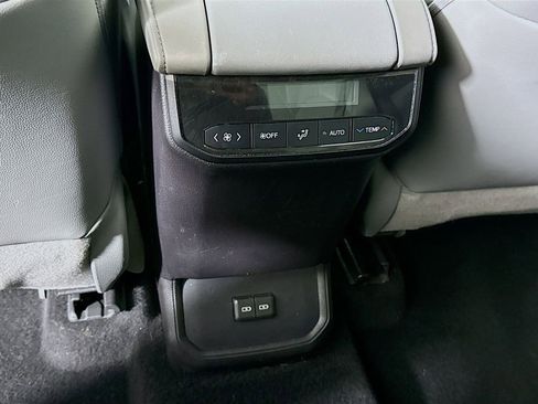 Used 2022 Toyota Highlander XLE image 28
