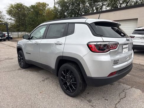 Used 2026 Jeep Compass Latitude image 4