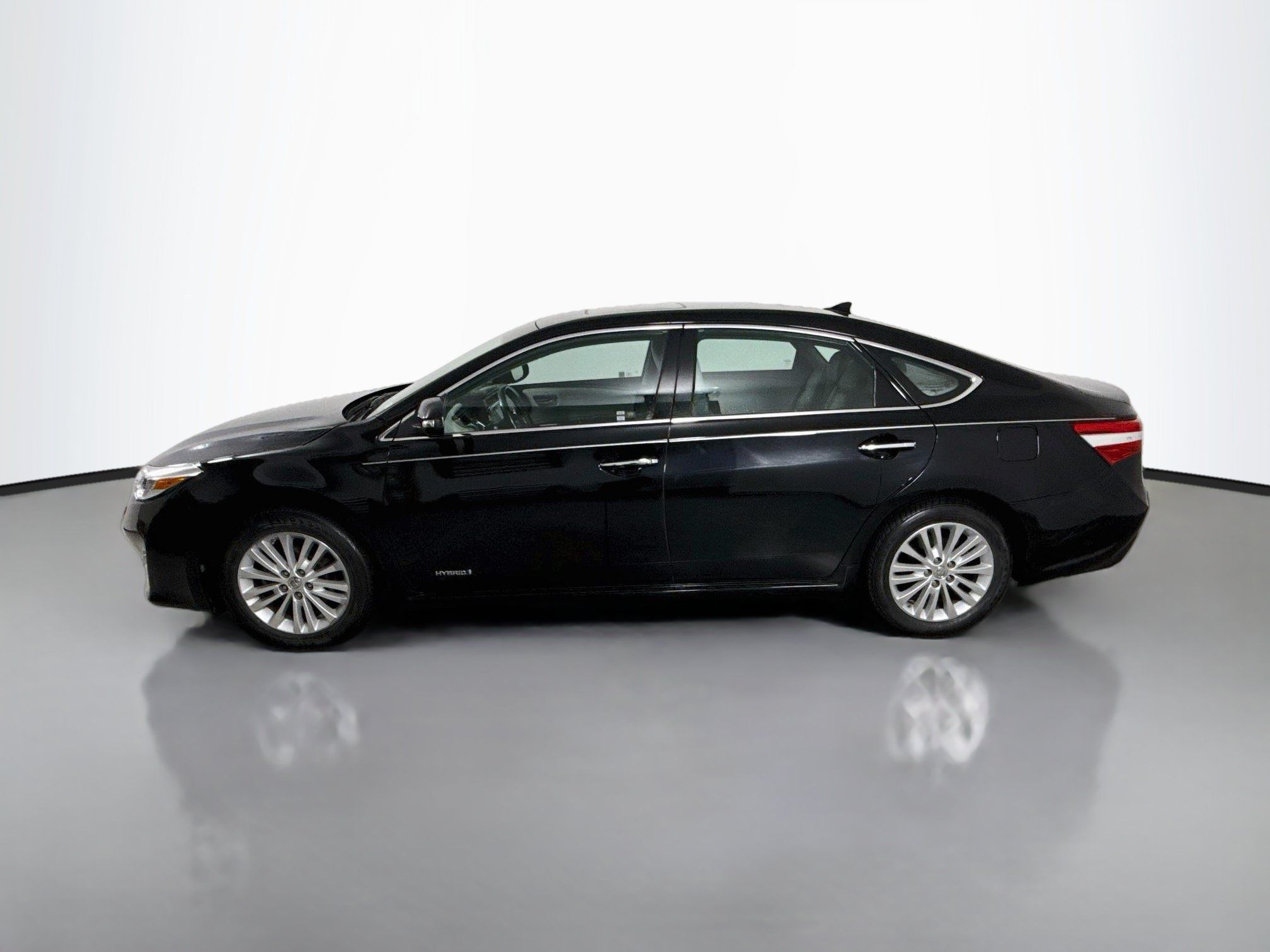 Used 2014 Toyota Avalon Limited w/ Technology Package FWD image 4