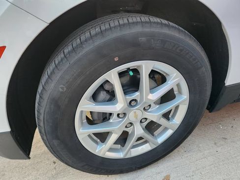 Used 2024 Chevrolet Equinox LT FWD image 9